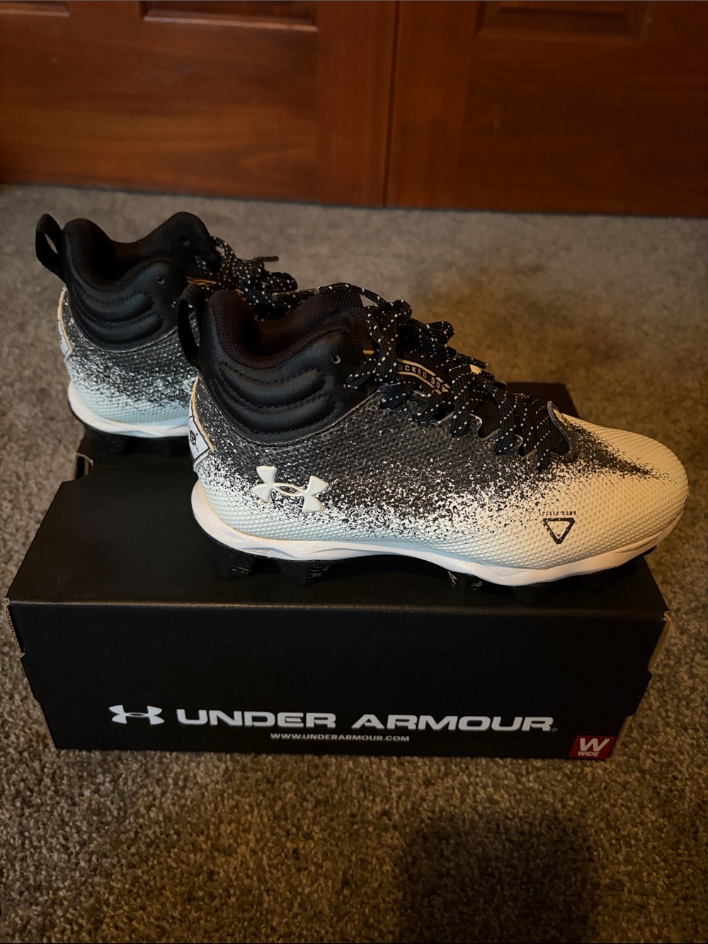 Under Armour Kids' White & Black Athletic Baseball Spikes